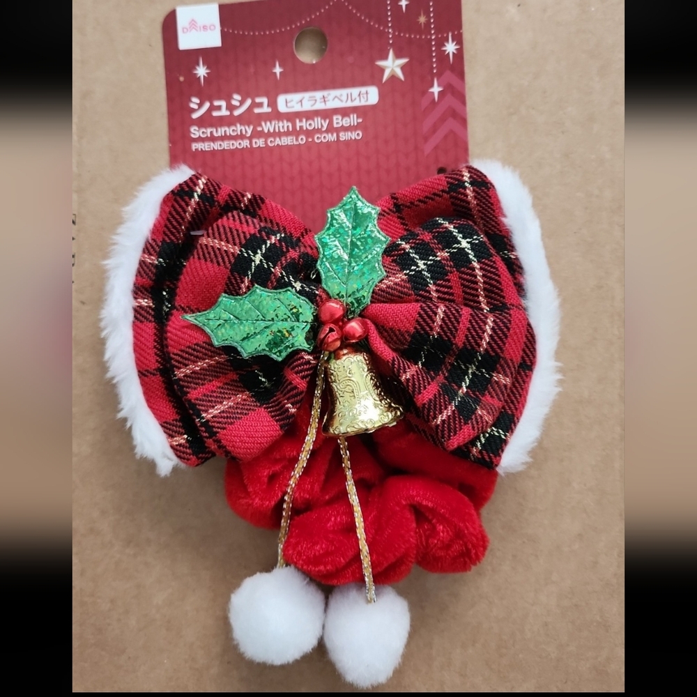 Daiso japan christmas scrunchie NWT